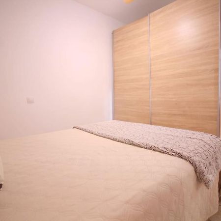 Barrio De Triana - Bidasoa Facil Aparcamiento Seville Ngoại thất bức ảnh